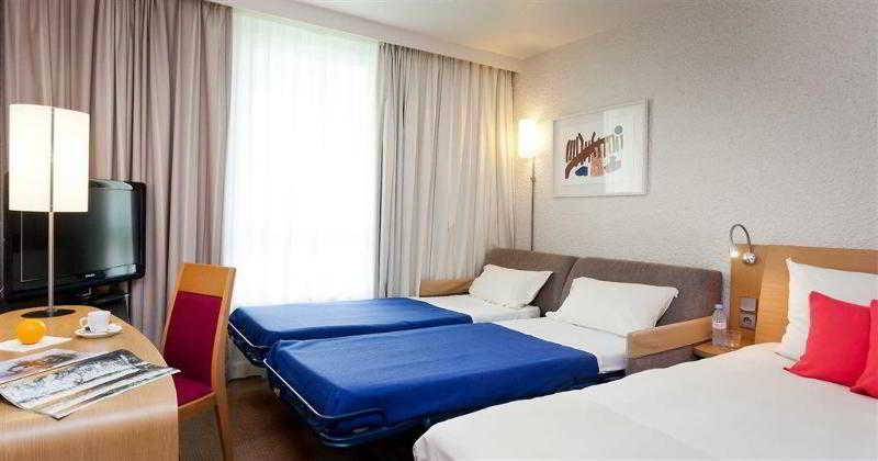 Novotel Nantes Centre Gare Exterior photo